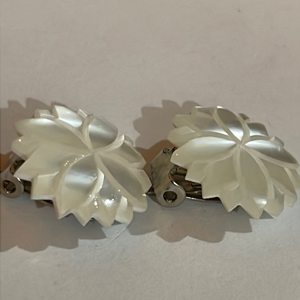 Mother of Pearl on silver tone Clip backs. Vintage.